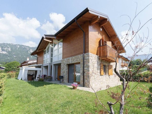 casa indipendente in vendita a Castione della Presolana