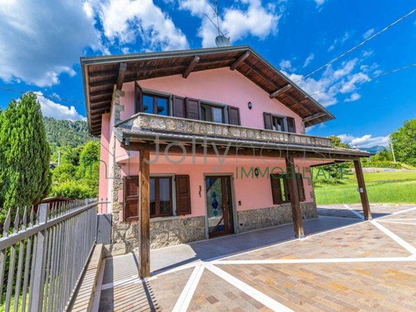 casa indipendente in vendita a Castione della Presolana