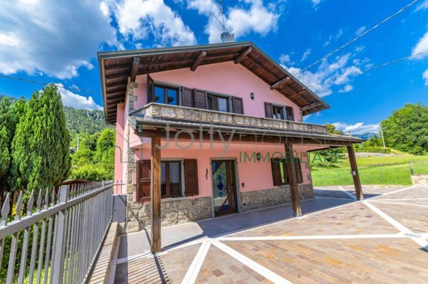 casa indipendente in vendita a Castione della Presolana