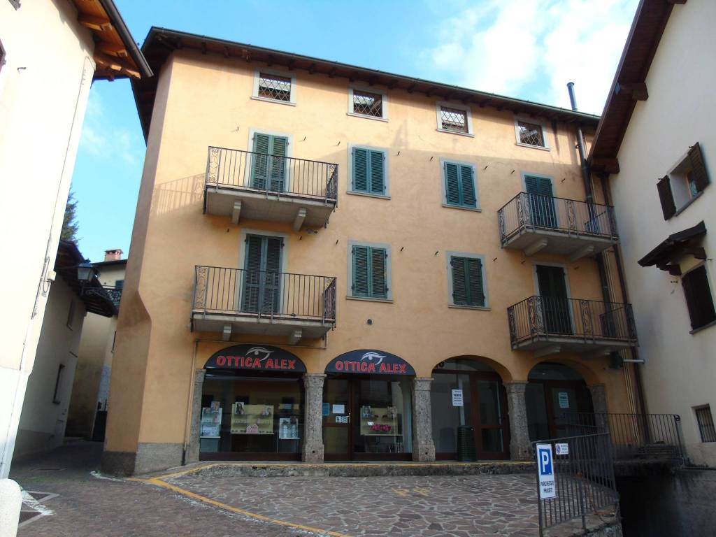 negozio in vendita a Castione della Presolana