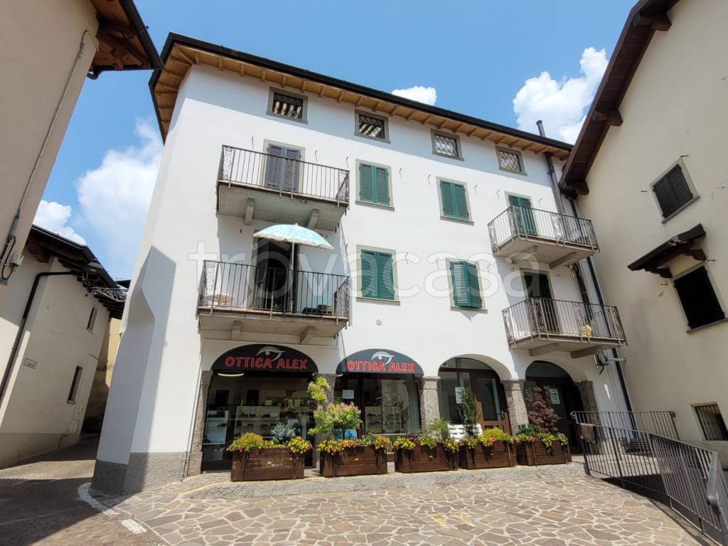 negozio in vendita a Castione della Presolana