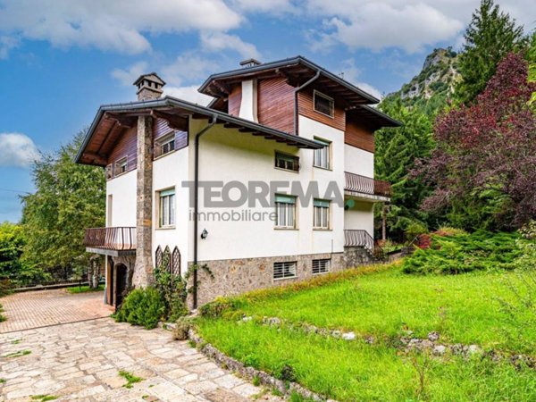 casa indipendente in vendita a Castione della Presolana