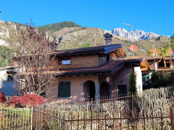 casa indipendente in vendita a Castione della Presolana