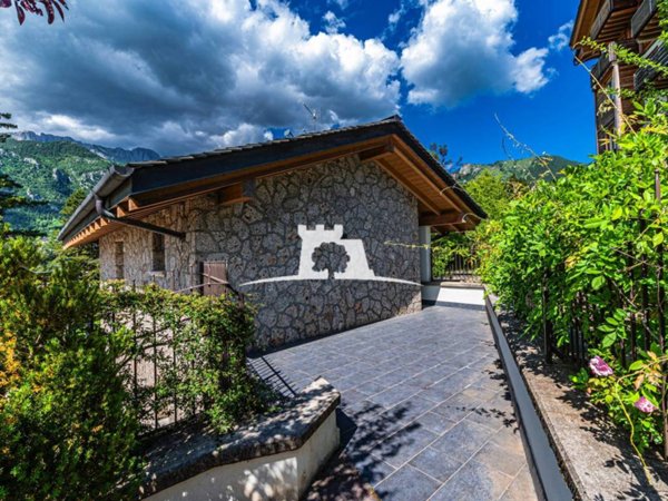 casa indipendente in vendita a Castione della Presolana