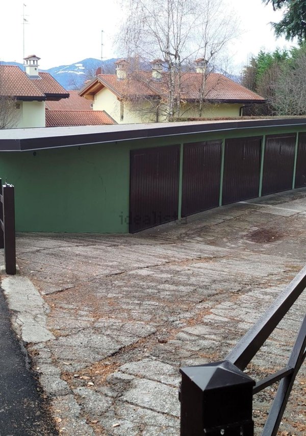 locale di sgombero in vendita a Castione della Presolana