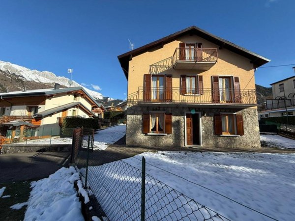 casa indipendente in vendita a Castione della Presolana