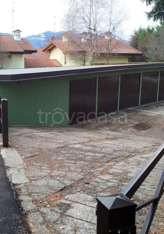 locale di sgombero in vendita a Castione della Presolana