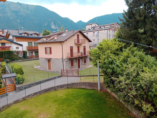 casa indipendente in vendita a Castione della Presolana