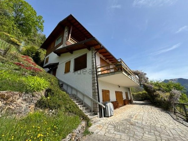 casa indipendente in vendita a Castione della Presolana