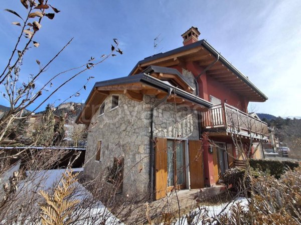 casa indipendente in vendita a Castione della Presolana