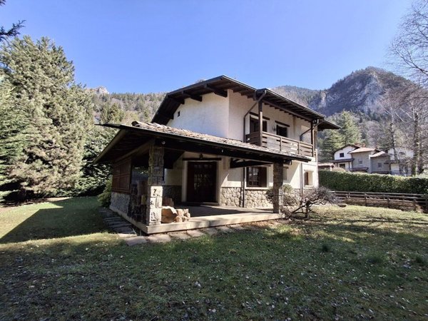 casa indipendente in vendita a Castione della Presolana