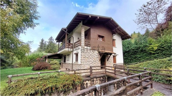 casa indipendente in vendita a Castione della Presolana