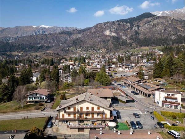 intera palazzina in vendita a Castione della Presolana