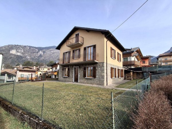 casa indipendente in vendita a Castione della Presolana