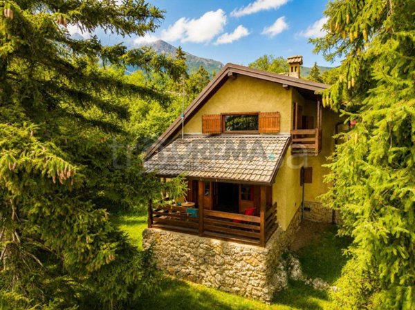 casa indipendente in vendita a Castione della Presolana