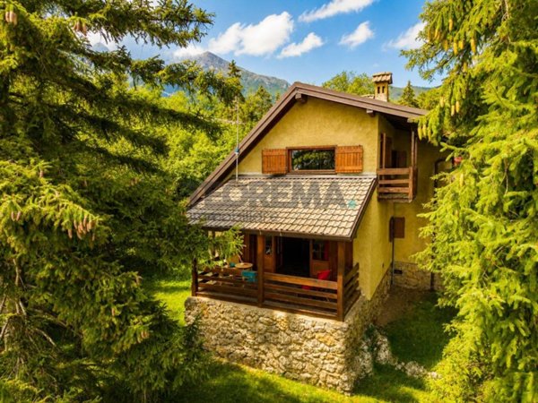 casa indipendente in vendita a Castione della Presolana