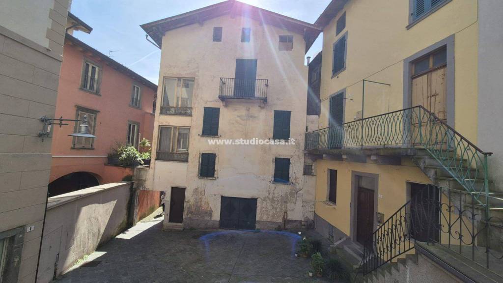 casa indipendente in vendita a Castro(BG)