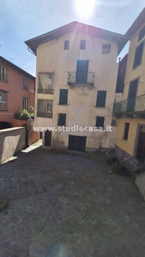 casa indipendente in vendita a Castro(BG)