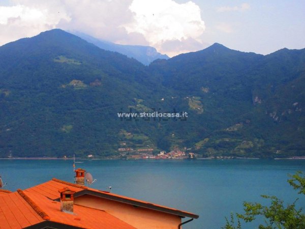 appartamento in vendita a Castro(BG)