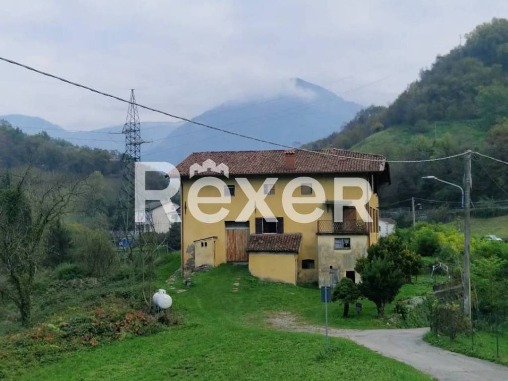 casa indipendente in vendita a Castro(BG)