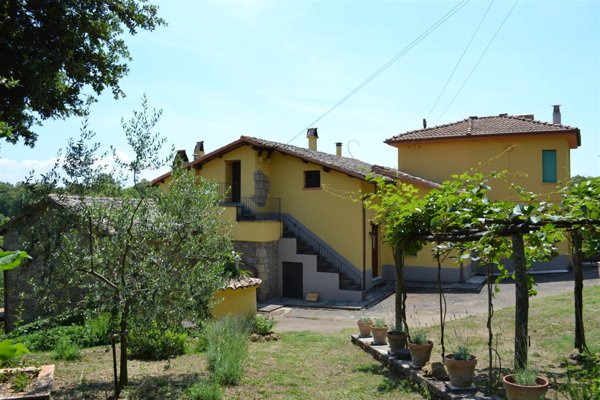 casa indipendente in vendita a Castro(BG)