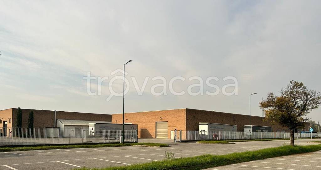 locale commerciale in vendita a Cavernago