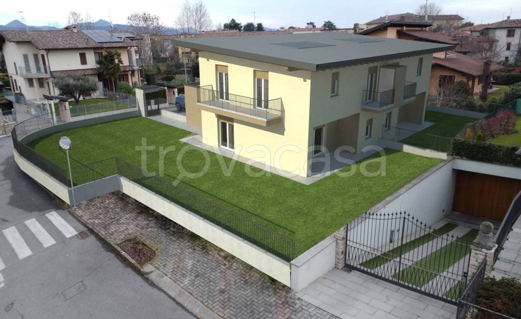 casa indipendente in vendita a Cavernago