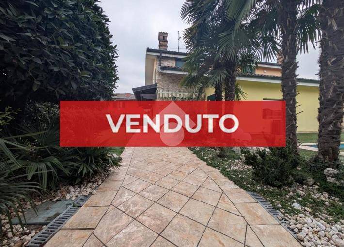 casa indipendente in vendita a Cavernago