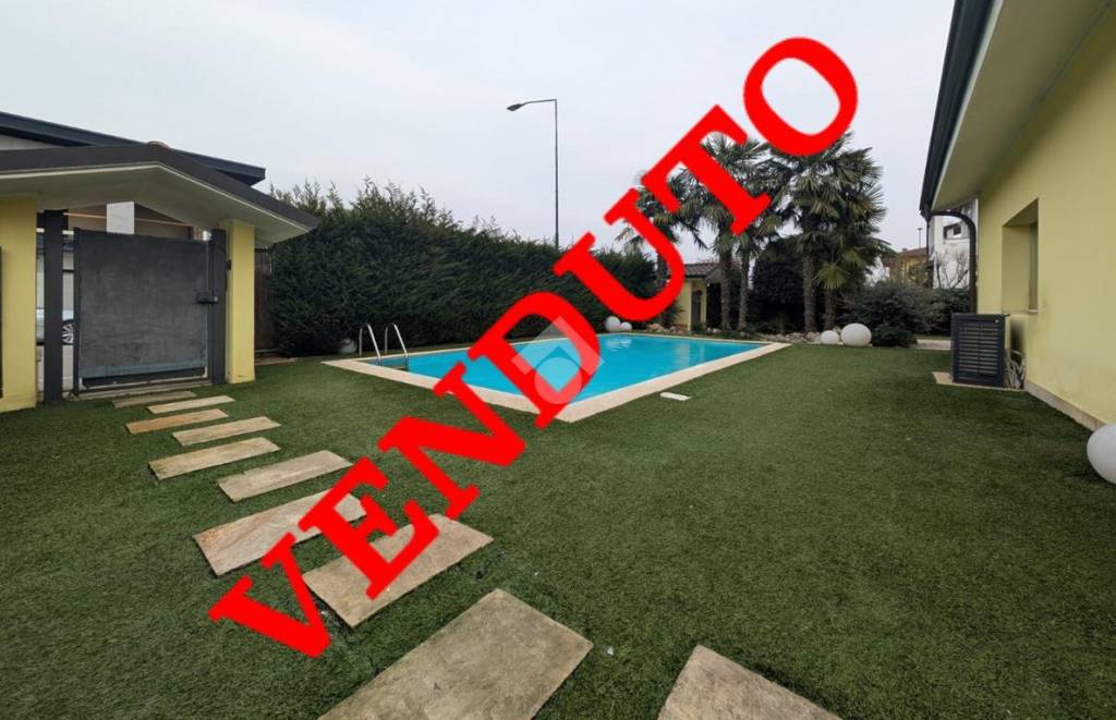 casa indipendente in vendita a Cavernago