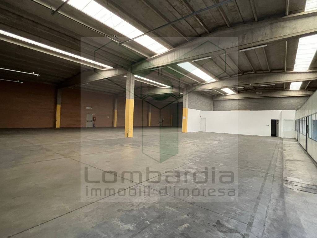 locale commerciale in vendita a Cavernago