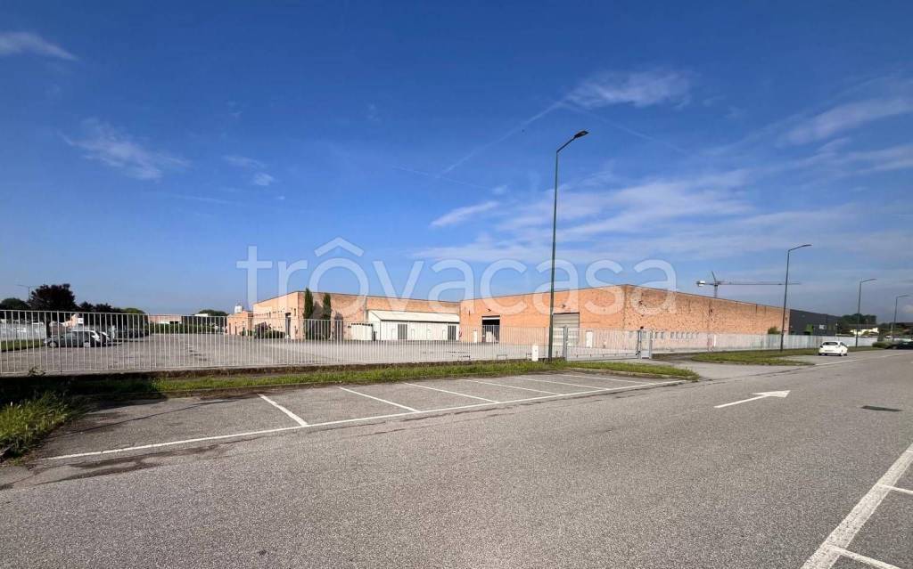locale commerciale in vendita a Cavernago