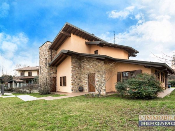 casa indipendente in vendita a Cavernago