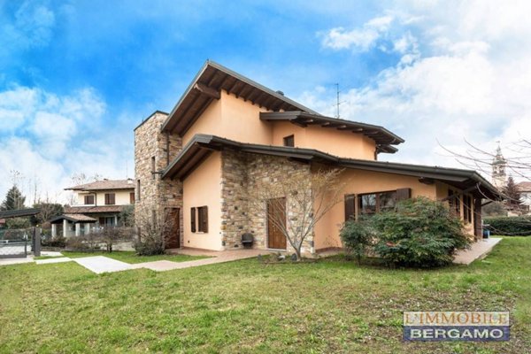 casa indipendente in vendita a Cavernago