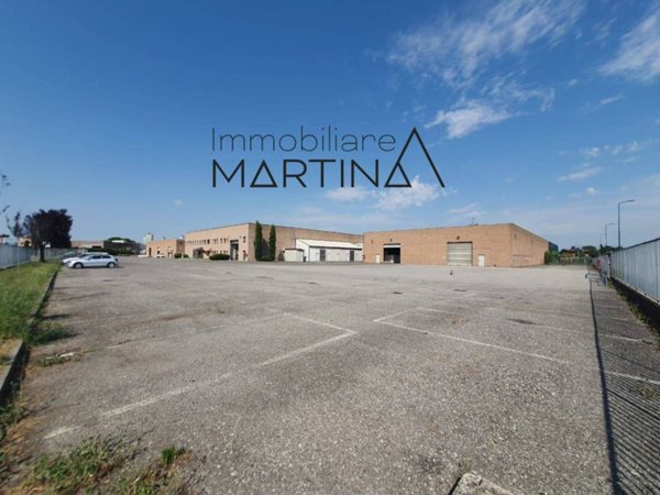 locale commerciale in vendita a Cavernago