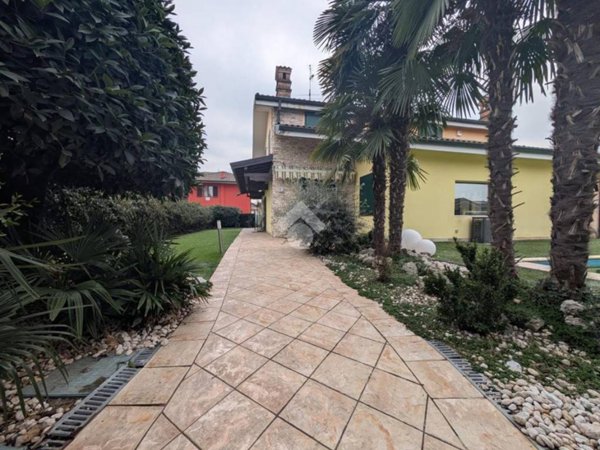 casa indipendente in vendita a Cavernago