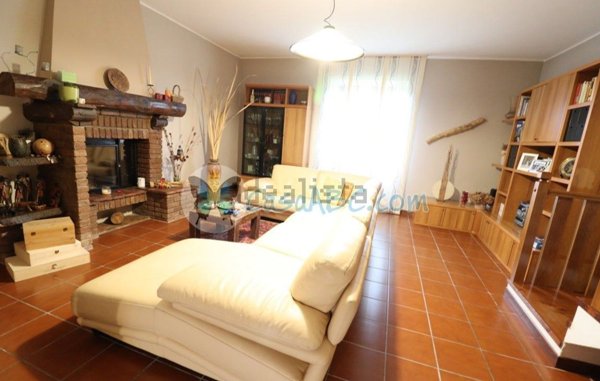 appartamento in vendita a Cavernago in zona Malpaga