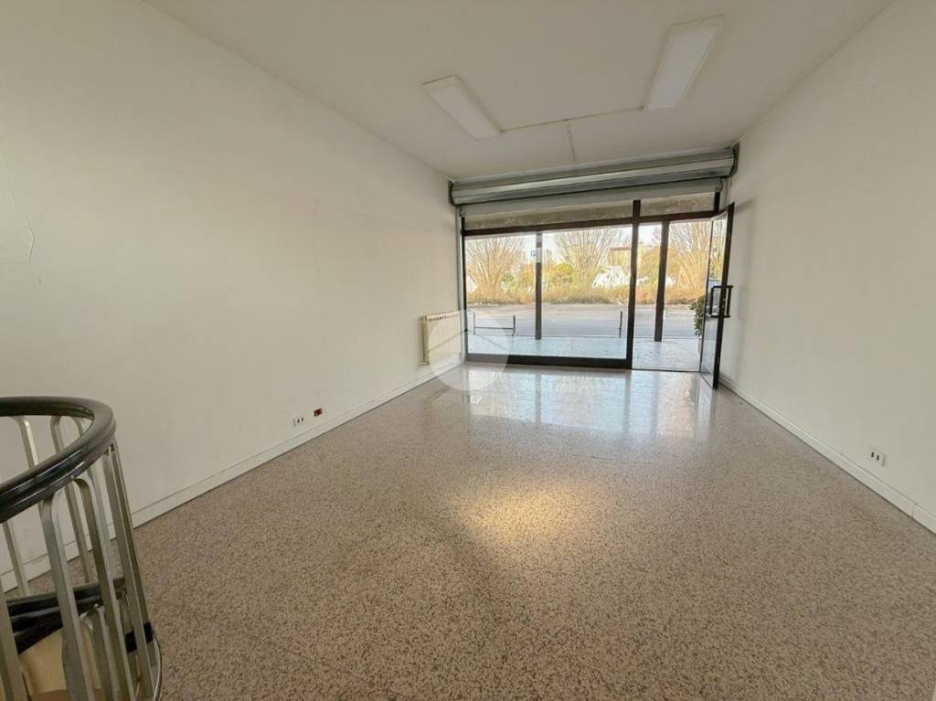 negozio in vendita a Cavernago