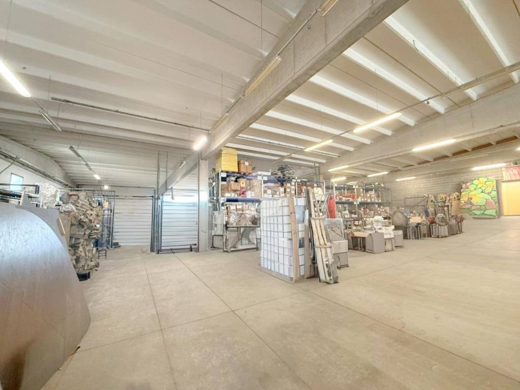 capannone in vendita a Cavernago