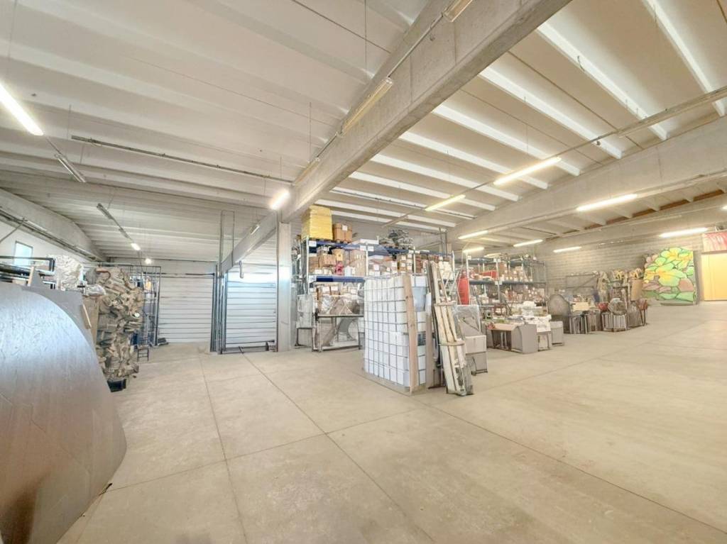 capannone in vendita a Cavernago