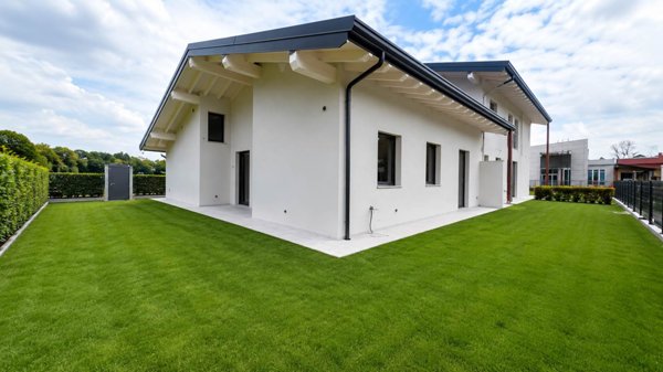 casa indipendente in vendita a Cavernago