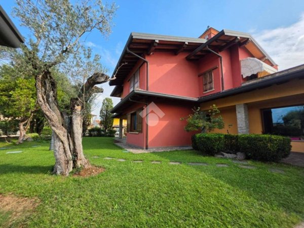casa indipendente in vendita a Cavernago