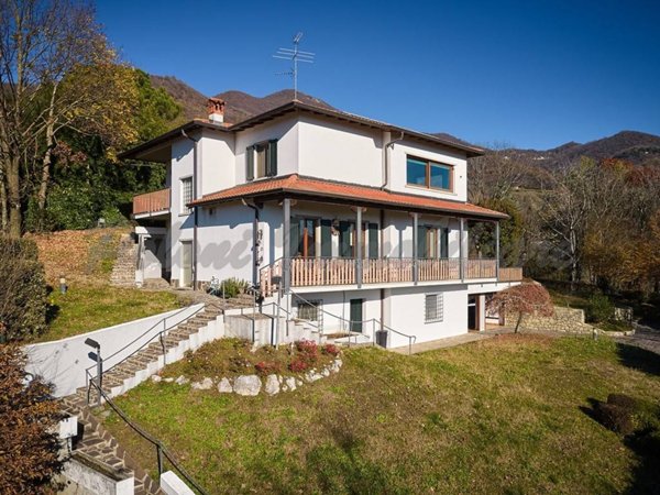 villa in vendita a Cenate Sopra in zona Valpredina