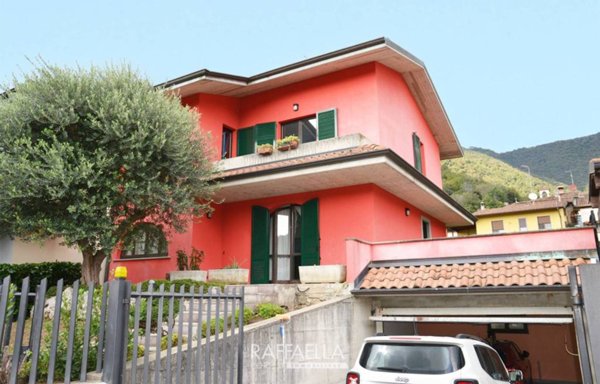 casa indipendente in vendita a Cenate Sopra in zona Sant'Ambrogio