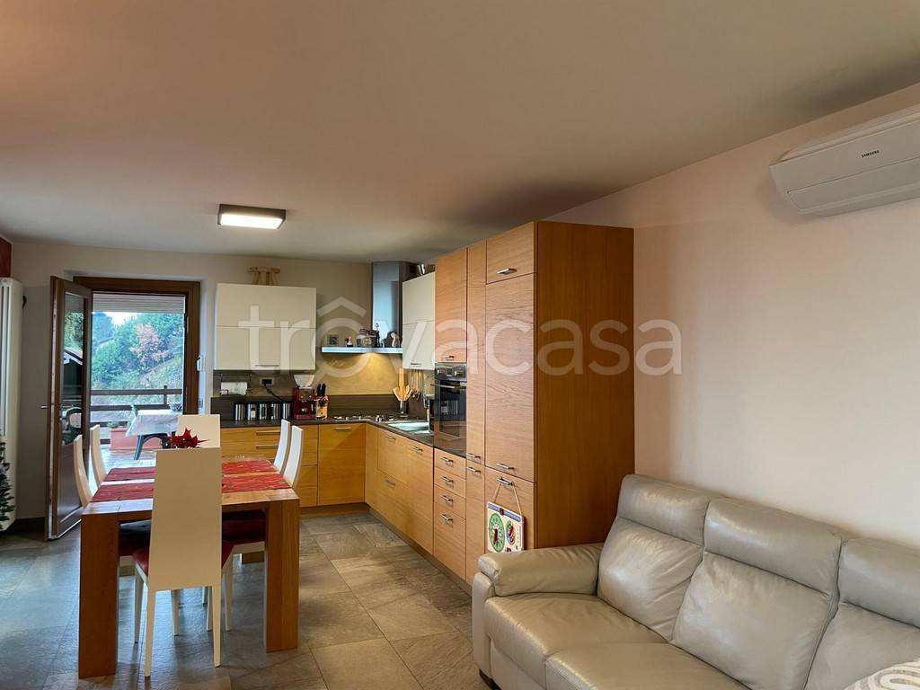 appartamento in vendita a Cenate Sopra in zona Piazze