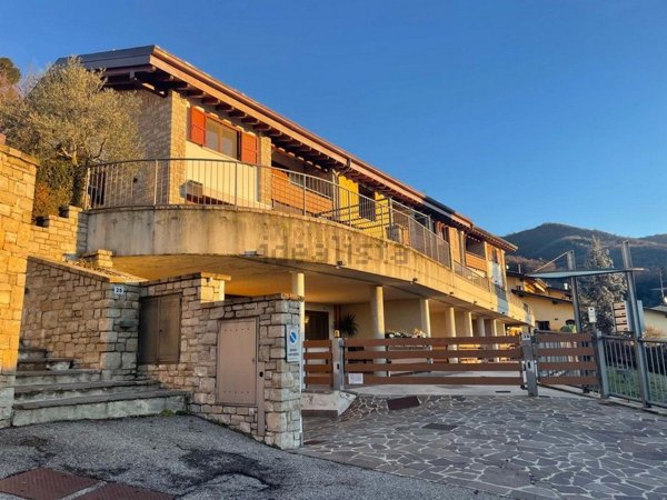 casa indipendente in vendita a Cenate Sopra in zona Sant'Ambrogio