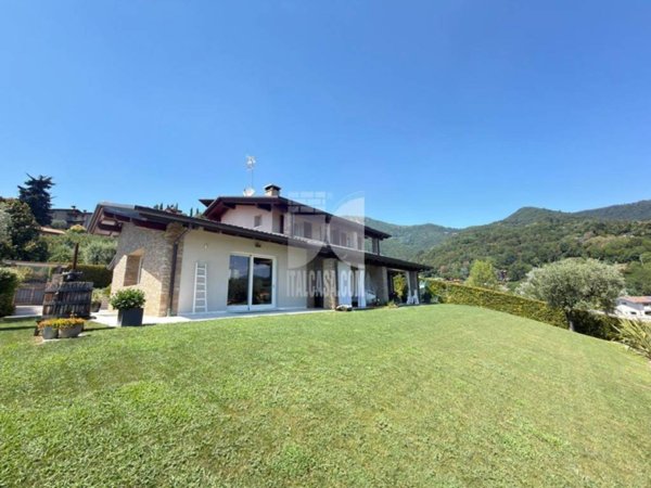 casa indipendente in vendita a Cenate Sopra in zona Sant'Ambrogio