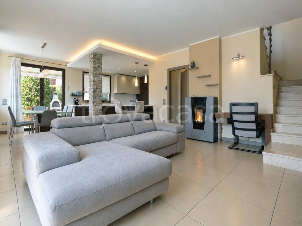 casa indipendente in vendita a Cenate Sopra in zona Sant'Ambrogio