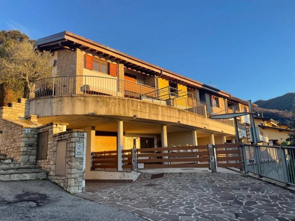 casa indipendente in vendita a Cenate Sopra in zona Sant'Ambrogio