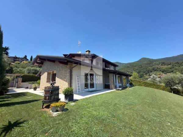 casa indipendente in vendita a Cenate Sopra in zona Sant'Ambrogio