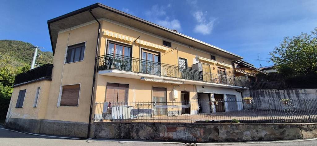 appartamento in vendita a Cenate Sopra in zona Sant'Ambrogio